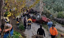 Devrilen traktörün altında kalan şahıs hayatını kaybetti