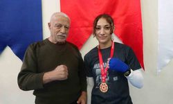 Dedesi torununa antrenörlük yaptı, kickboks sporcusu kadın Türkiye şampiyonu oldu