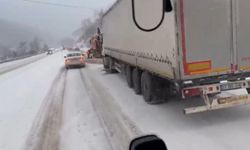 Ilgaz Dağı’nda ağır tonajlı araçlar yolda kaldı