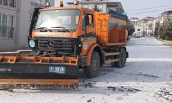 Ilgaz'da buzlanmaya karşı tuzlama çalışmaları devam ediyor