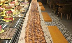 4 metre 2 santim uzunluğundaki pide görenleri şaşırttı