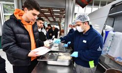 İzmir Büyükşehir’den öğrencilere ücretsiz yemek