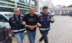 Eşini sopa ile hastanelik eden koca tutuklanıp cezaevine giderken," Bütün arkadaşlardan yardım istiyorum ’dedi