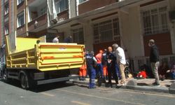 Zihinsel engelli kızıyla birlikte yaşayan yaşlı kadının evinden ile 4 ton çöp çıktı