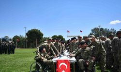 95 özel ihtiyaçlı genç bir günlüğüne asker oldu