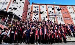 15 Temmuz Şehitler Anadolu Lisesi’nde mezuniyet coşkusu