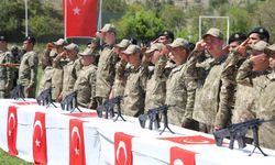Bir günlüğüne Mehmetçik oldular, gururla yemin ettiler