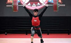 Çankırılı Milli Halterci Yılmaz’dan tek kaldırışta üç başarı