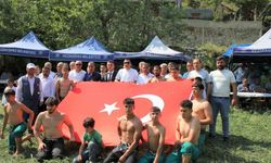 6 asırlık gelenek yaşatıldı: Düğün ve güreş coşkusu bir arada