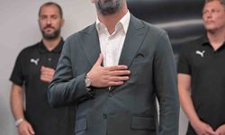 Arda Turan, yeni takımı Shakhtar Donetsk’te futbolcularla tanıştı