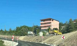 Kastamonu’da heyelan sebebiyle ulaşıma kapanan yol ulaşıma açıldı