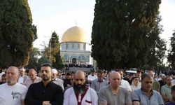 Mescid-i Aksa’da binlerce Müslüman bayram namazı kıldı