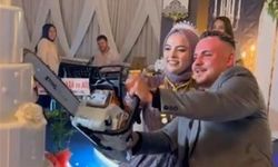 Salona faytonla geldiler, pastayı da motorlu testere ile kestiler