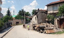 Çankırı’da zamana yenik düşen konakta yıkım başladı