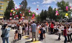 Lenfomayı yendi okulda balonlarla karşılandı