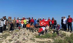 15 Temmuz şehitleri için Ilgaz Dağı'nın zirvesinde Türk bayrağı açtılar