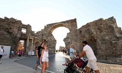 Antalya tüm zamanların günlük turist rekorunu kırdı