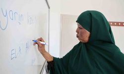 Kanser hastası annesi için 6 bin kilometre geldi: Tercüman bulamadığı için Türkçe kursuna yazıldı