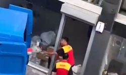 Kargo firması çalışanları kolileri kamyona fırlatarak yükledi