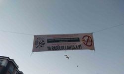 Peygamberimize yönelik karikatüre afişli protesto