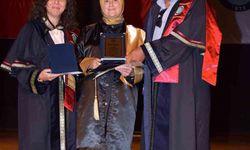 50 yaşındaki 5 çocuklu anne, üniversitede bölüm birincisi oldu
