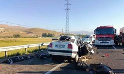 Erzurum’da iki araç kafa kafaya çarpıştı: 4 ölü