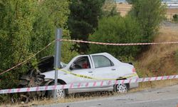 Hafriyat kamyonuyla çarpışan otomobildeki 15 yaşındaki çocuk öldü, babası ağır yaralandı
