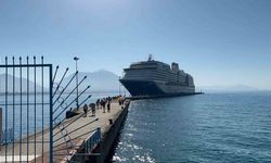 Hollanda bandıralı 2 bin 110 yolcu 784 mürettebatlı kruvaziyer gemisi Alanya’ya ulaştı