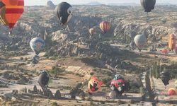 Kapadokya’da Balon Festivali başladı: 27 ülkeden 38 balon gökyüzünü süsledi
