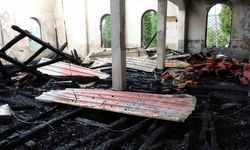 60 yıllık cami küle döndü