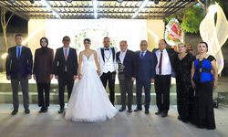 Medeniyetler buluşması gibi evlilik :Teneke ve Yücelen Ailelerinin mutlu günü