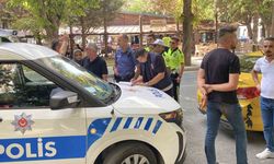 Durağa araç park eden şahıs ve taksiciler arasında kavga çıktı