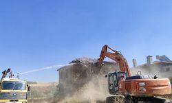 Pursaklar’da metruk yapılar temizleniyor