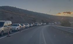 Tunceli’de feribot seferleri durduruldu: 3 kilometre araç kuyruğu oluştu