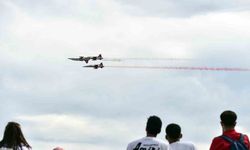 Türk Yıldızları’ndan TEKNOFEST’te nefes kesen gösteri