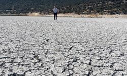 Türkiye’nin 4’üncü büyük gölü kuraklık nedeniyle ortadan ikiye bölündü