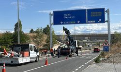 D-100 Karayoluna yeni yön tabelaları monte ediliyor