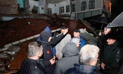 Bakan Yerlikaya: "Yıkılan 3 bina ve 1 iş yerinde incelemelerde bulunduk"