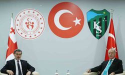 Cumhurbaşkanı Erdoğan, Gürcistan Cumhurbaşkanı Kavelaşvili ile bir araya geldi