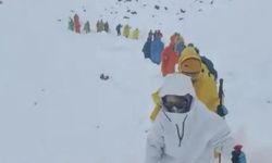 Everest’teki kar fırtınası nedeniyle bin kişi dağda mahsur kaldı