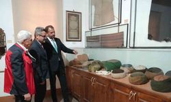 Her yıl binlerce kişinin ziyaret ettiği külliyedeki sarıklar, vatandaşlardan yoğun ilgi görüyor