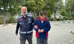 Seri hırsız keşif yaparken ve eve tırmanırken kameraya yakalandı