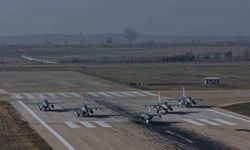 Bayraktar KIZILELMA "hava-hava" füzesiyle hedefi vurdu