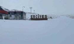 Erciyes güne beyaz örtüyle uyandı
