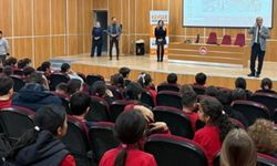 Yazar Sevda Özdemir Çankırı'da Kitap Tutkunu Öğrencilerle Buluştu