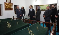 Vali Taşolar ve Heyeti Hacı Murad-ı Veli Türbesi’ni Ziyaret Etti