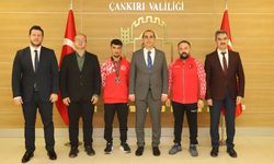 Avrupa İkincisi Halterci Ramazan Efe Yılmaz’dan Vali Taşolar’a Ziyaret