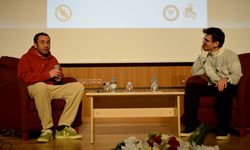 “Gülerek Şarkı Söyleyen Adam” ÇAKÜ’de Öğrencilerle Buluştu