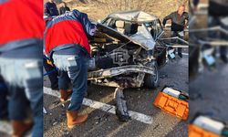 Çankırı’da otomobil karayolu aracına arkadan çarptı