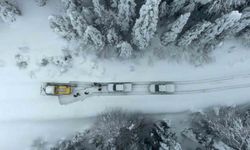Kar altındaki köy yollarında "kar savaşçıları"ndan yoğun mesai